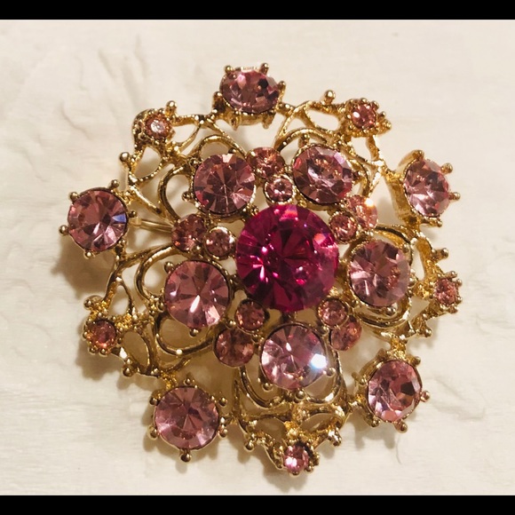 Vintage Pink Rhinestone Gold Tone Brooch - Picture 3 of 6